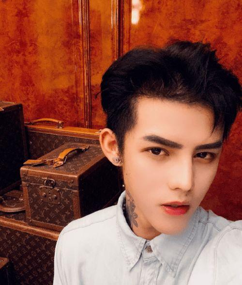 方家翊爆料情侣博主视频,视频内容引发热议  第2张